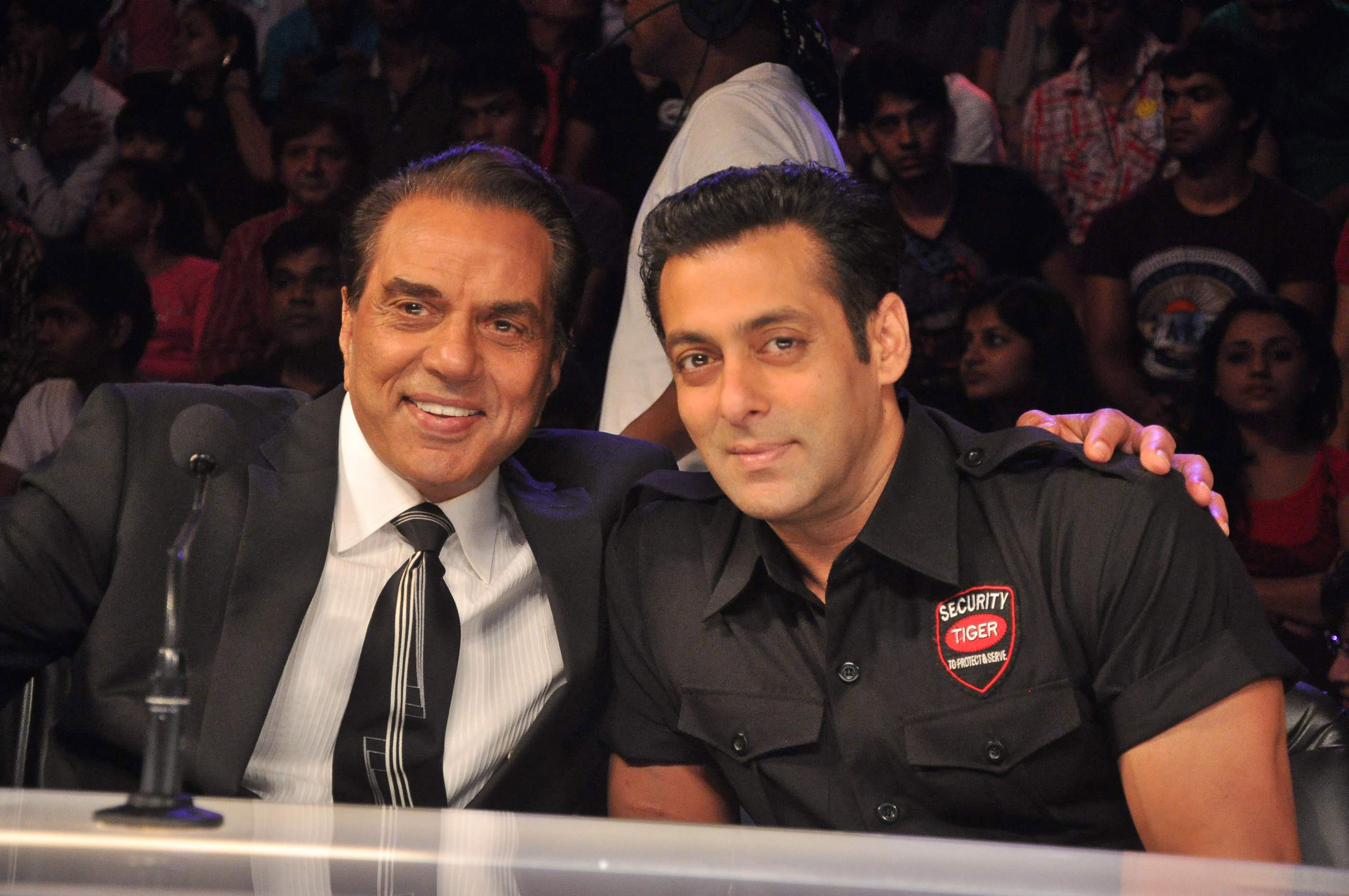 Dharmendra and Salman Khan promotes the movie 'Bodyguard' pictures | Picture 63773